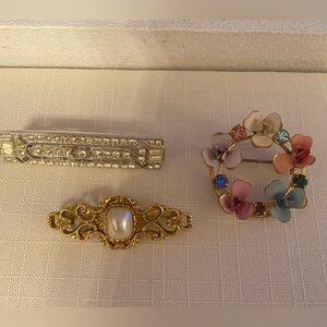 Brooches. Gold Tone. Small Set Of 3.